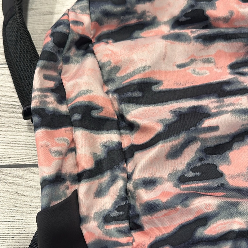 🍋Rare Vintage Lululemon Run From Work Backpack pink camo🍋 - Picture 3 of 15